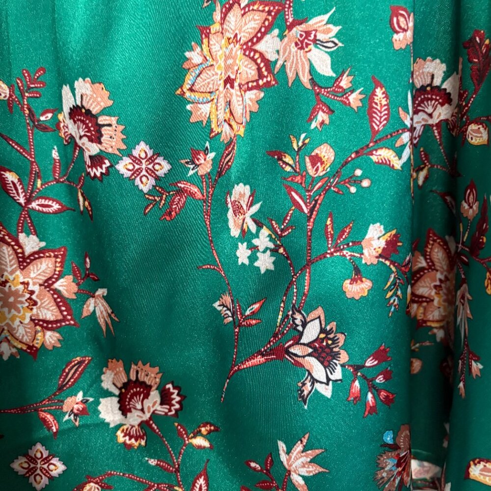 Bohera Boutique BOHO  Garden Goddess Floral Top Green Silky umpire waist sz L - Picture 3 of 3